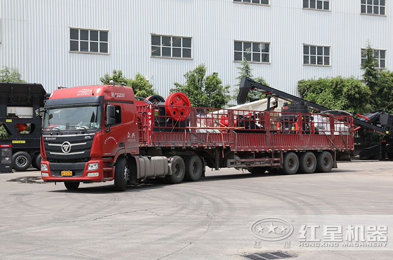 日產(chǎn)萬(wàn)噸玄武巖石子破碎機裝車(chē)發(fā)貨