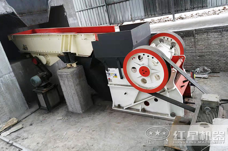 硬巖石料用那種破碎機？多少錢(qián)一臺？