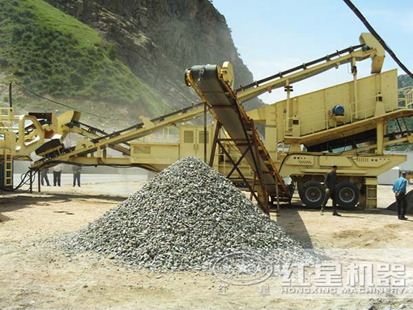 建筑垃圾移動(dòng)式破碎機投用現場(chǎng)