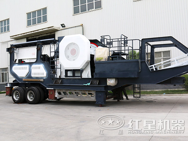 混凝土路面破碎選用顎式移動(dòng)破碎機效果很是不錯呦