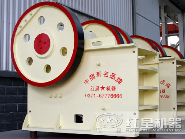 砂石生產(chǎn)線(xiàn)中的主力軍——鄂式破碎機