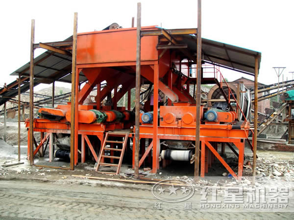 對輥式破碎機作業(yè)現場(chǎng)