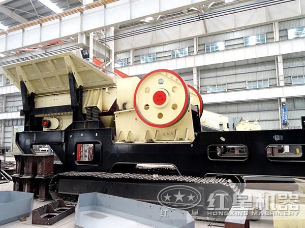 履帶式移動(dòng)破碎機加工車(chē)間