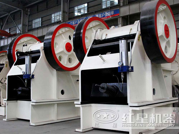 大型石頭顎破碎機市價(jià)多錢(qián)？（內附高清顎破作業(yè)視頻）