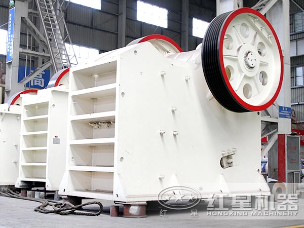 粉碎花崗巖選用750顎破機，效果不錯，性?xún)r(jià)比更高