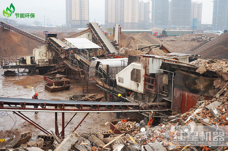 移動(dòng)破碎機處理建筑垃圾，湖南客戶(hù)現場(chǎng)
