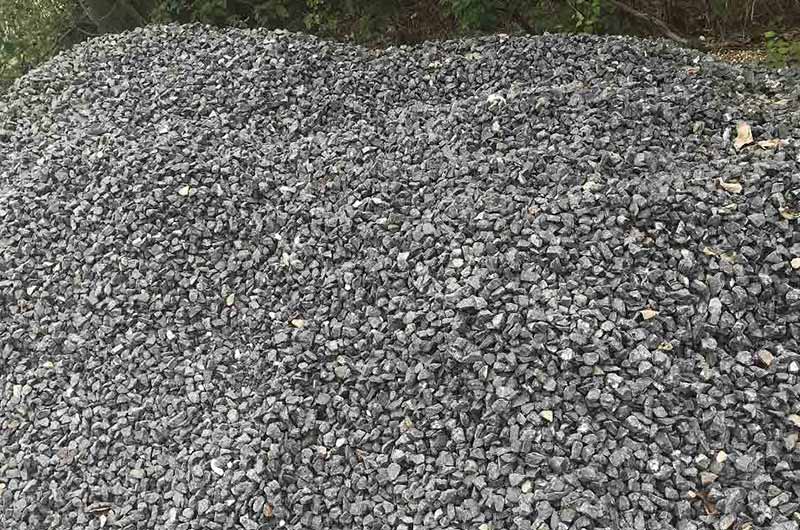 鋪路、修路用的瓜子石破碎機多少錢(qián)一套