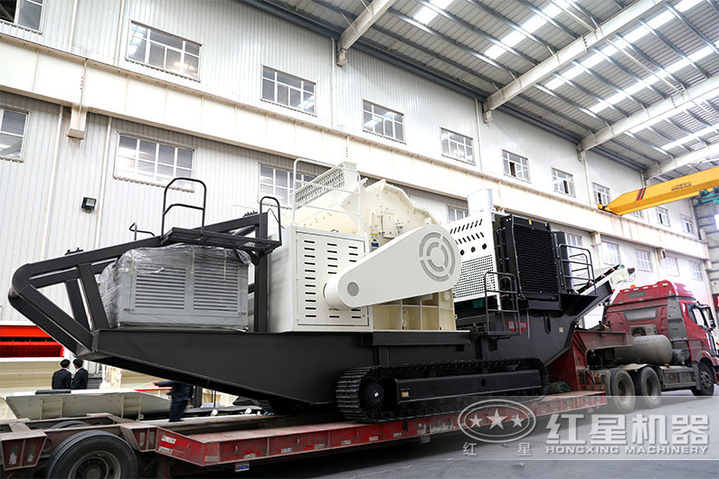 山東又一移動(dòng)河卵石制砂機裝車(chē)發(fā)貨，即將奔赴夜場(chǎng)