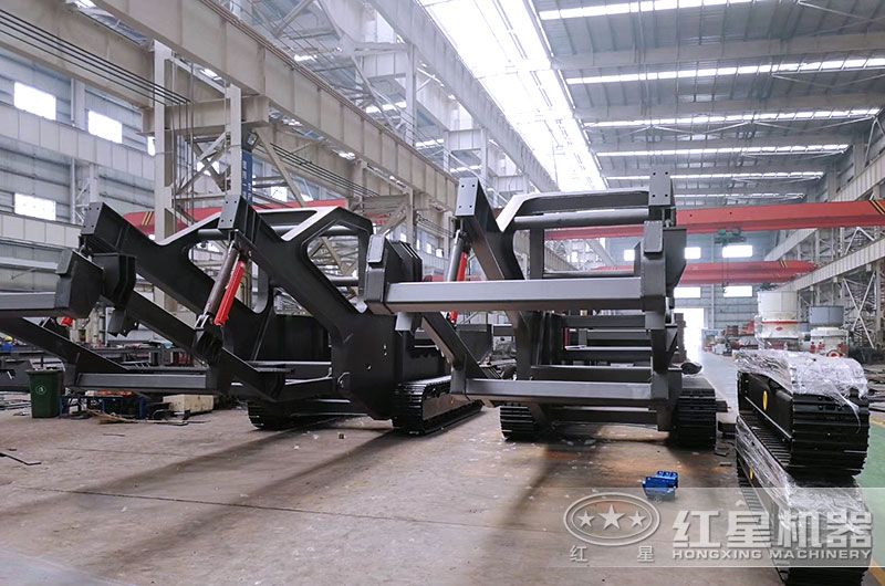 篩沙機搭載的移動(dòng)機架生產(chǎn)車(chē)間