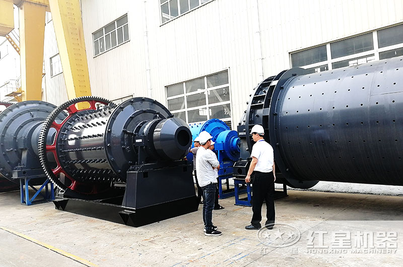 客戶(hù)參觀(guān)水泥球磨機