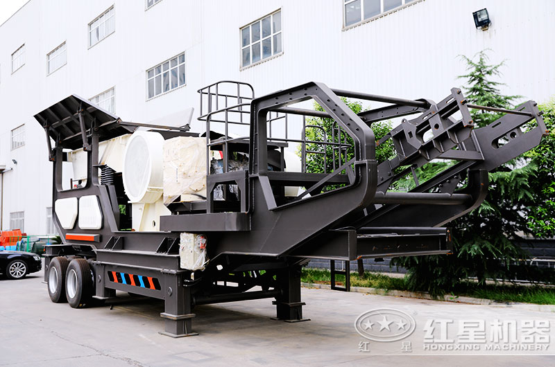 型號為HX938HD86的車(chē)在流動(dòng)顎式碾石機