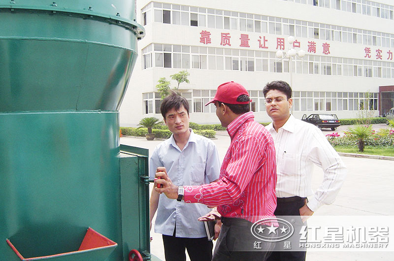 每天10噸的打石粉機器哪兒有？環(huán)保嗎？