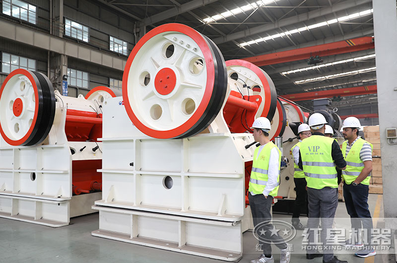 印度客戶(hù)來(lái)廠(chǎng)考察大型顎式破碎機